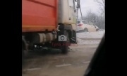 В Узловском районе на дороге столкнулись мусоровоз и \"Тойота\"