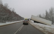 Под Веневом фура улетела в кювет
