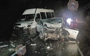 В Тульской области в ДТП с микроавтобусом и легковушкой пострадали три человека