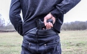 Житель Новомосковска открыл стрельбу на улице: суд отобрал пистолет и назначил штраф