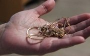 В Новомосковске мужчина обнес квартиру собутыльницы