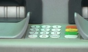 Переход на социальные выплаты через карту «Мир» продлили до 1 октября 2020 года