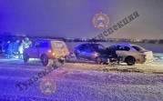 В Новомосковске четверо водителей остановились помочь женщине, и их сбил Peugeot