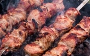 Роспотребнадзор рекомендует в жару есть меньше мяса