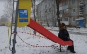 Игрушки для гигантов: жители Узловой два года добиваются нормальной установки детской площадки
