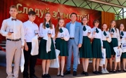 Выпускников из Новомосковска наградили золотыми и серебряными медалями