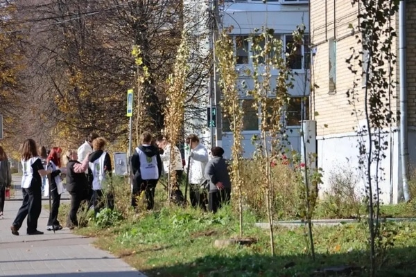 Акция «Новомосковск, дыши!»: на улице Садовского высадили 25 тополей