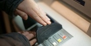 Мошенники продолжают красть деньги с карт жителей Тульской области