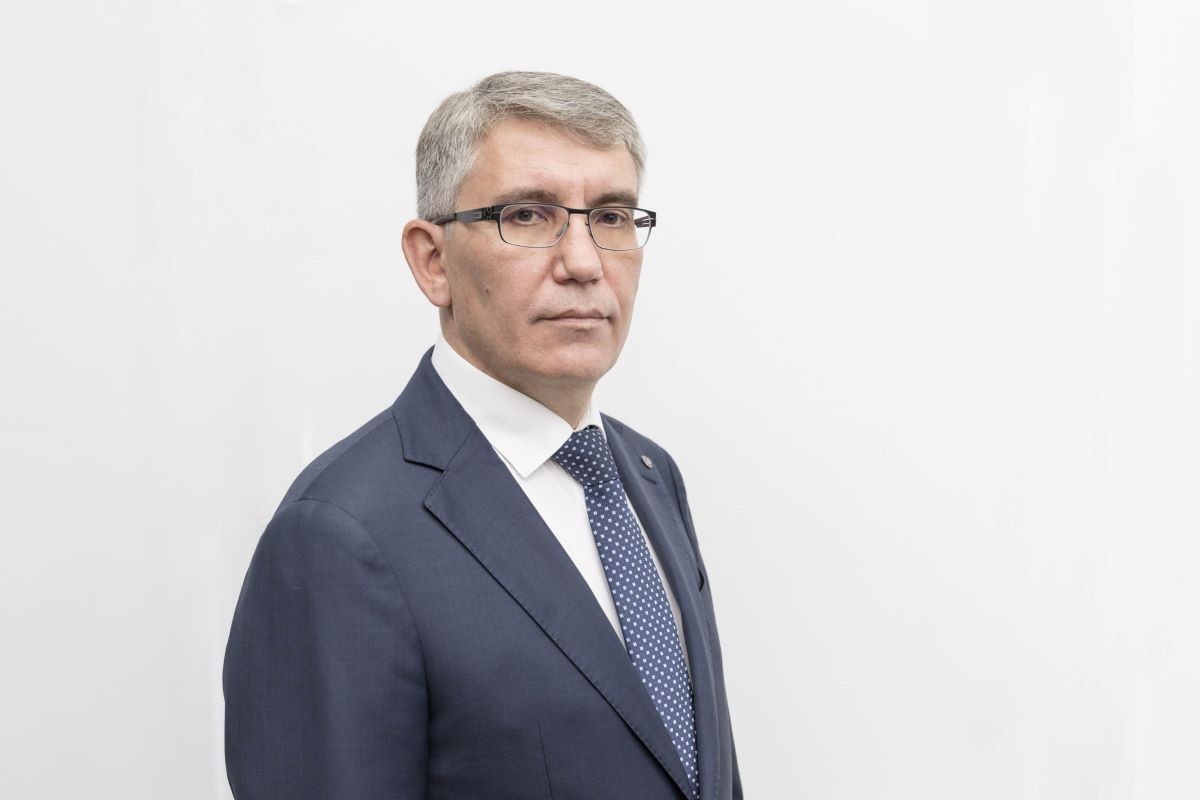 Дмитрий Миляев поздравил учителей с профессиональным праздником