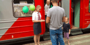 Жители Новомосковска «заплатили» за билет на поезд мусором