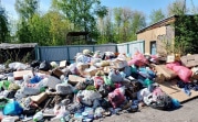 «Цветёт и пахнет!»: жители Донского пожаловались на огромную свалку около домов