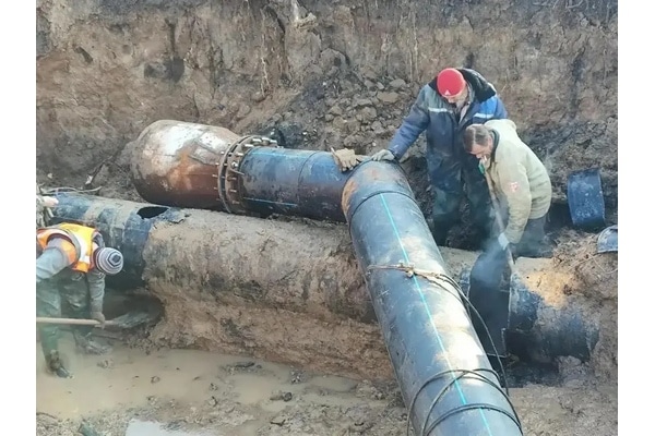 Финальный этап перед зимой: в Новомосковске обновляют крупный участок водовода