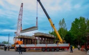 В Узловой на новом путепроводе начали устанавливать пролетные балки