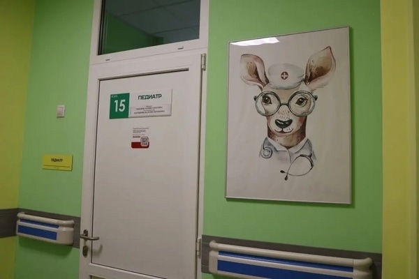 Стены детской поликлиники в Новомосковске украсили мультгерои