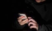 Жительница Донского забыла смартфон в кафе и стала жертвой преступления