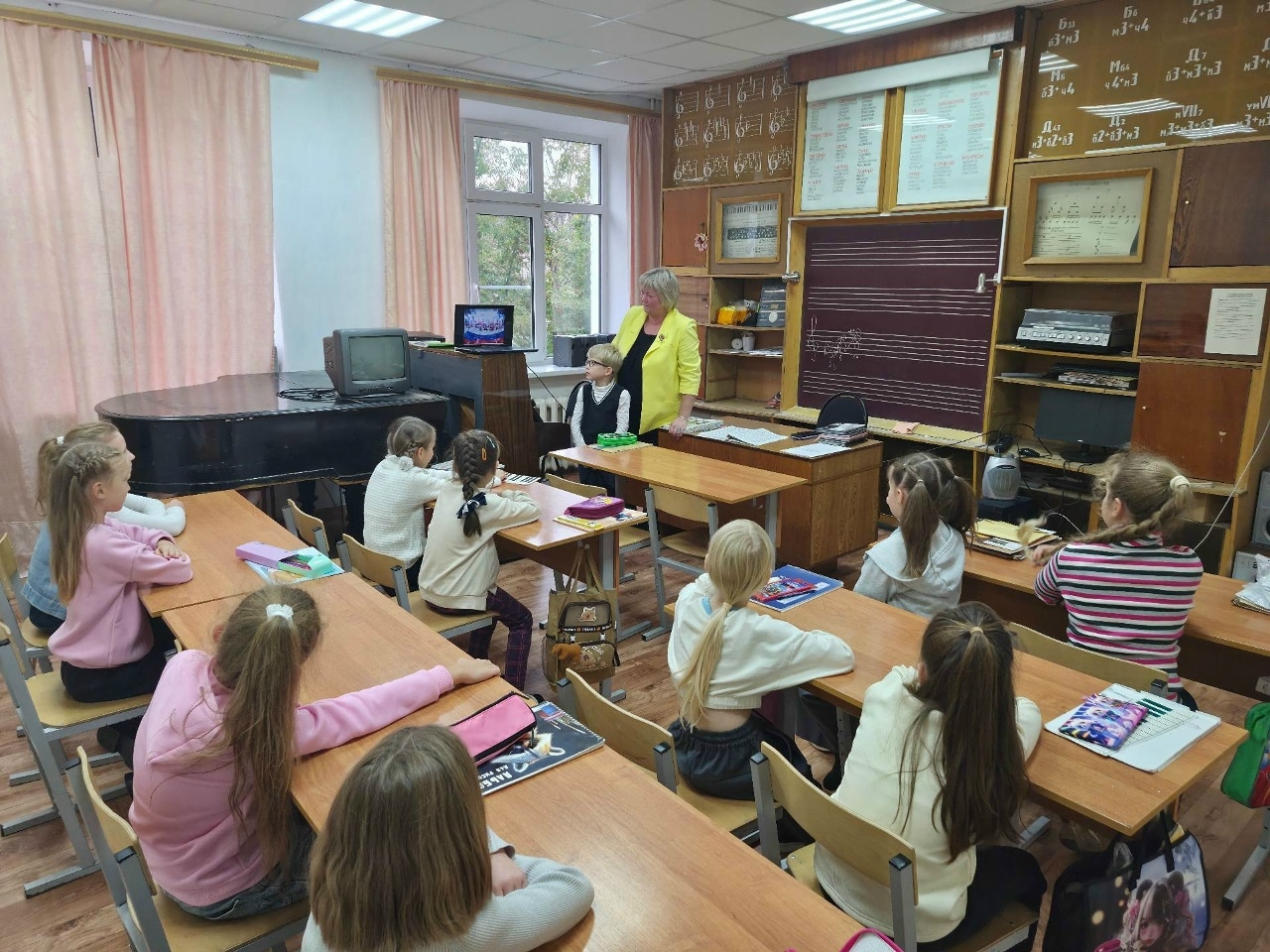 В новомосковской музыкальной школе провели музыкально-тематическое занятие