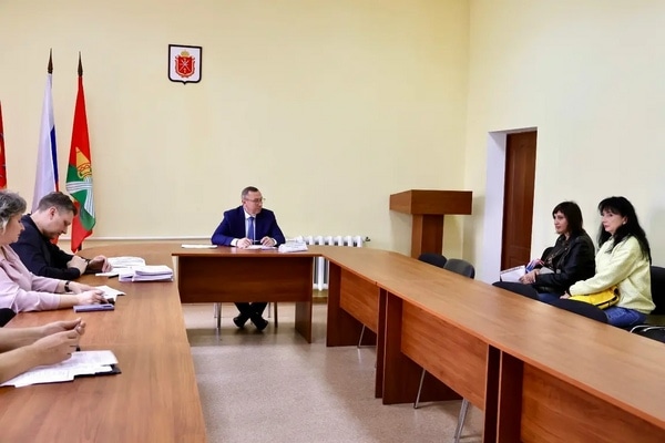 Вода, гарантийный ремонт дворов и жилье: итоги приема граждан в Новомосковске
