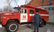 Пожарный из Кимовска в свой выходной потушил горящую баню лопатой и снегом