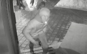 В Новомосковске подростки уничтожили камеру наблюдения: перед «смертью» она сняла их