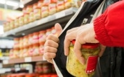 В Ясногорске двое молодых цыган украли продукты из супермаркета