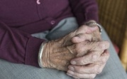 Подменила деньги билетами «банка приколов»: в Суворове сиделка обчистила 80-летнюю бабушку