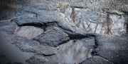 Дорожный хаос: в Новомосковске на проезжей части нашли множество нарушений