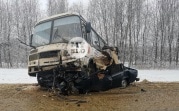 Серьезная авария на трассе М2 под Тулой: пассажирский автобус смял легковушку