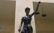 Штурм в Новомосковске: пенсионер, напавший на полицейских, арестован