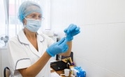 Чего ждать после прививки: какие побочки дают вакцины от коронавируса