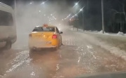 На плотине в Новомосковске затопило дорогу из-за аварии на водопроводе
