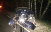 В Щекинском районе Lancer улетел в кювет и врезался в дерево