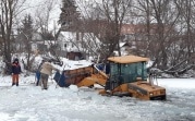 В Тульской области под лёд ушел бульдозер
