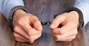 Подозреваемого в поджогах и вымогательстве задержали в Новомосковске
