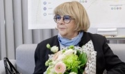 Алексей Дюмин поздравил Аллу Сурикову с юбилеем