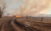 В Федоровке огонь с горящего поля едва не перекинулся на дома