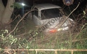 В Узловой пьяный водитель на «шестерке» вылетел в кювет и врезался в дерево