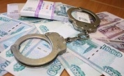 Житель Узловой «поздравил» соседку кражей новогоднего угощения и сумки с деньгами