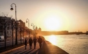 Разрешены торговля и прогулки: в каких регионах России начали снимать карантинные меры