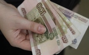 В 2024 году цена на новогодние елки ожидаемо повысится, пишет «Парламентская газета». Если прошлой зимой цена за метр в среднем составлял 1000 рублей, то сейчас за метр придется отдать 1200-1500 рублей. Больше всего подорожают премиальные импортные дерев
