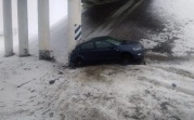 На трассе М-4 Volkswagen вылетел в кювет и врезался в опору моста