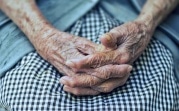Тульская полиция ищет женщину, которая обокрала пенсионерку