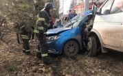 В Новомосковске маршрутка влетела в бок легковушке