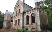 Заброшенную усадьбу фон Мекк в Тульской области продадут с молотка