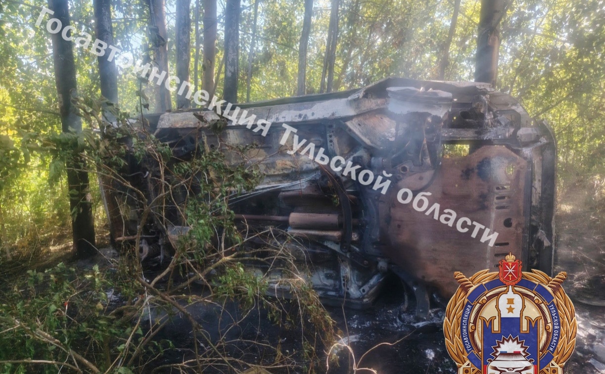 В Узловском районе Volvo улетел в кювет и загорелся