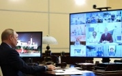 Выплаты работающим с коронавирусом медикам продлят до осени