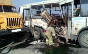 В Суворовском районе столкнулись маршрутный автобус и грузовик