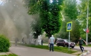 В Новомосковске прохожие потушили загоревшийся автобус