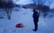 Прокуратура начала проверку по факту смерти девочки под колесами грузовика во время катания на тюбинге
