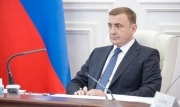 Алексей Дюмин поздравил жительниц Тульской области с 8 Марта