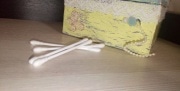 Чистить уши ватными палочками опасно для здоровья